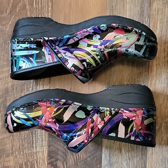 Dansko Multi Brush Stroke Patent - Picture 5 of 7